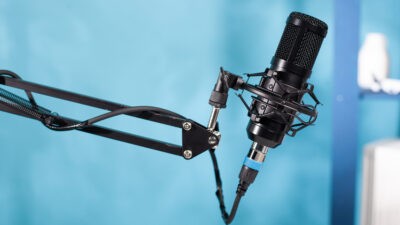 Ile kosztuje nagranie podcastu? Cennik nagrań w studiu 2026