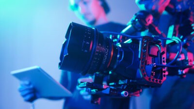 Od pierwszego maila do gotowego filmu. Ile to naprawdę trwa?